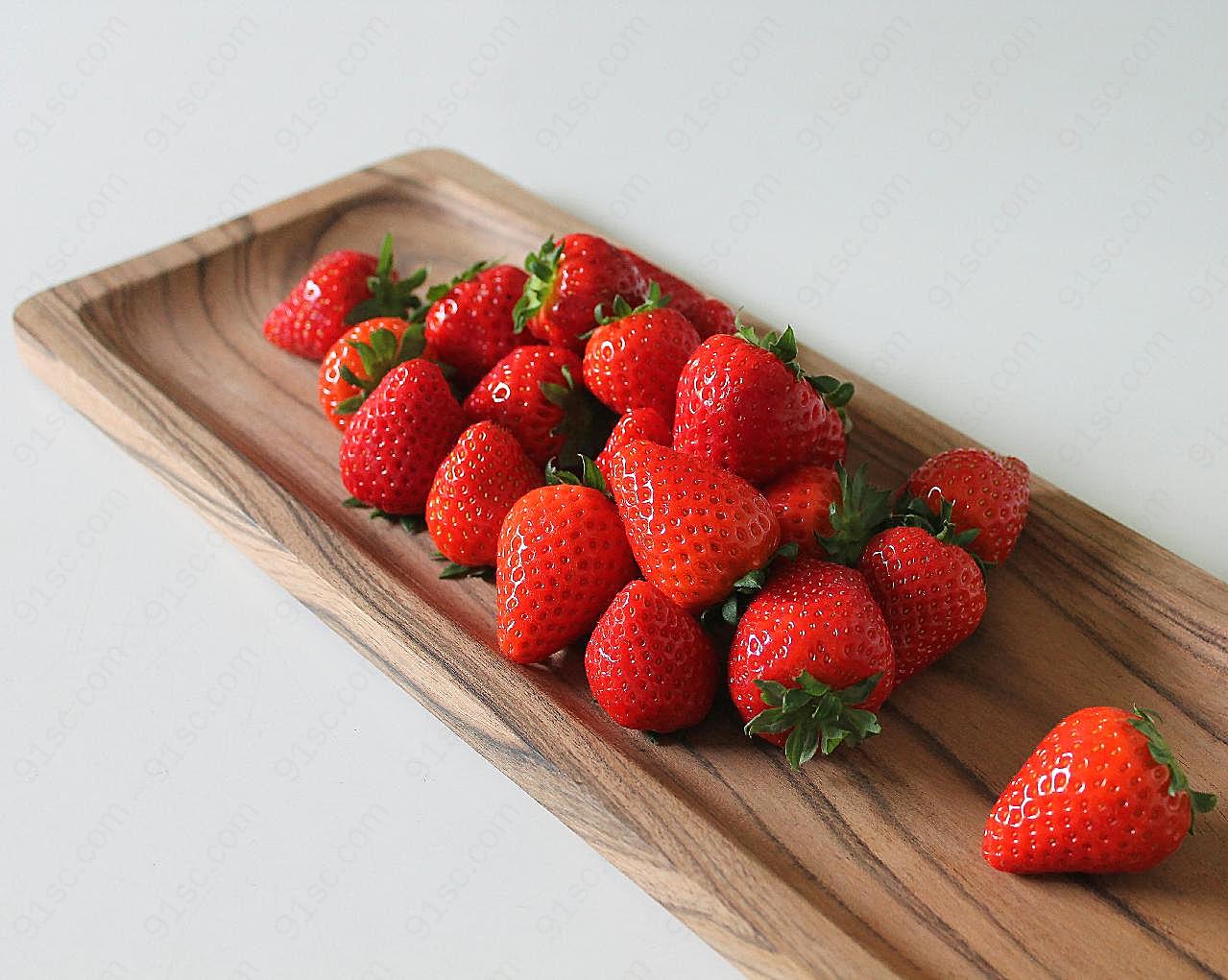 鲜红食用草莓图片摄影高清