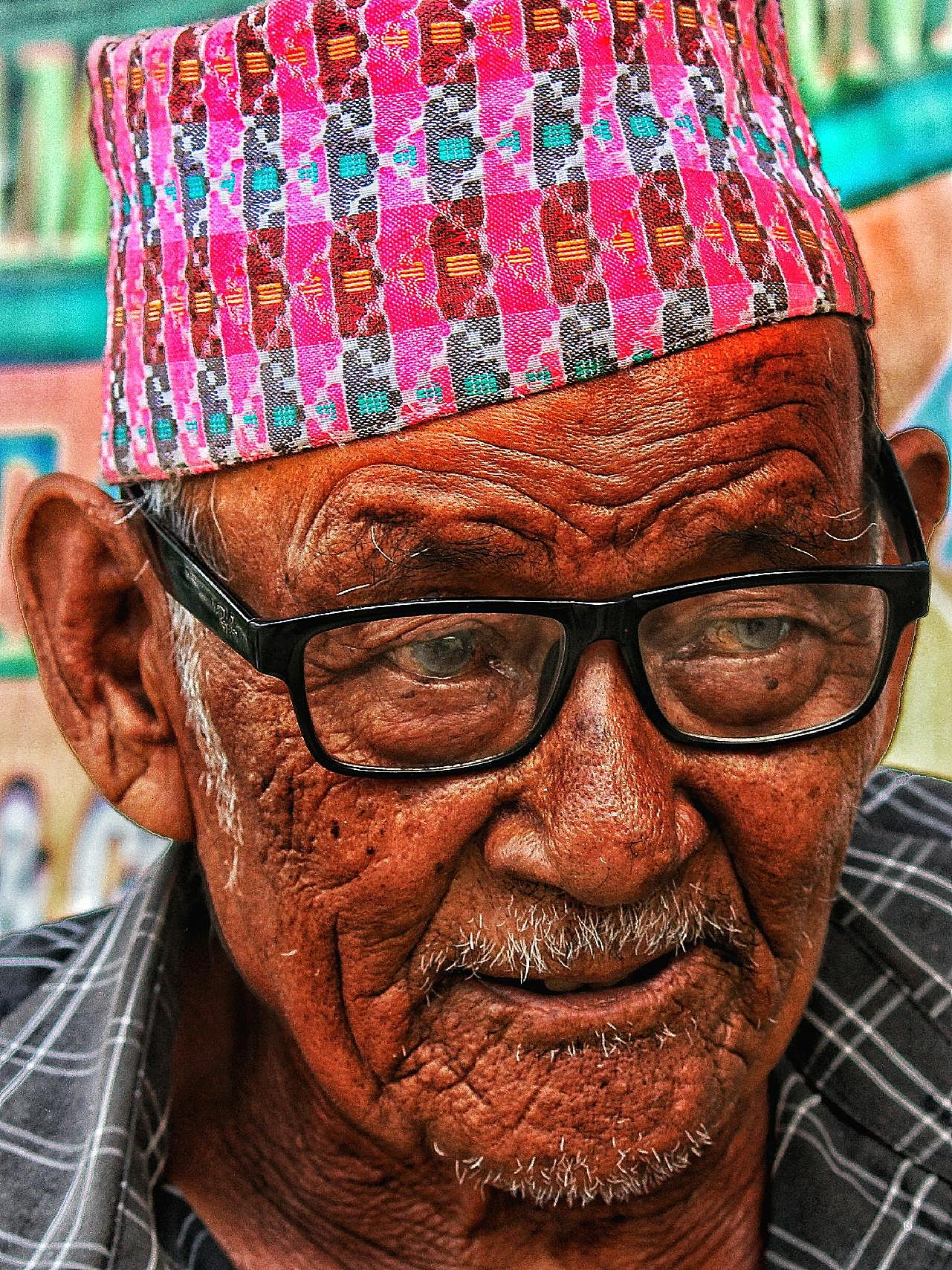 不丹街头老人肖像高清
