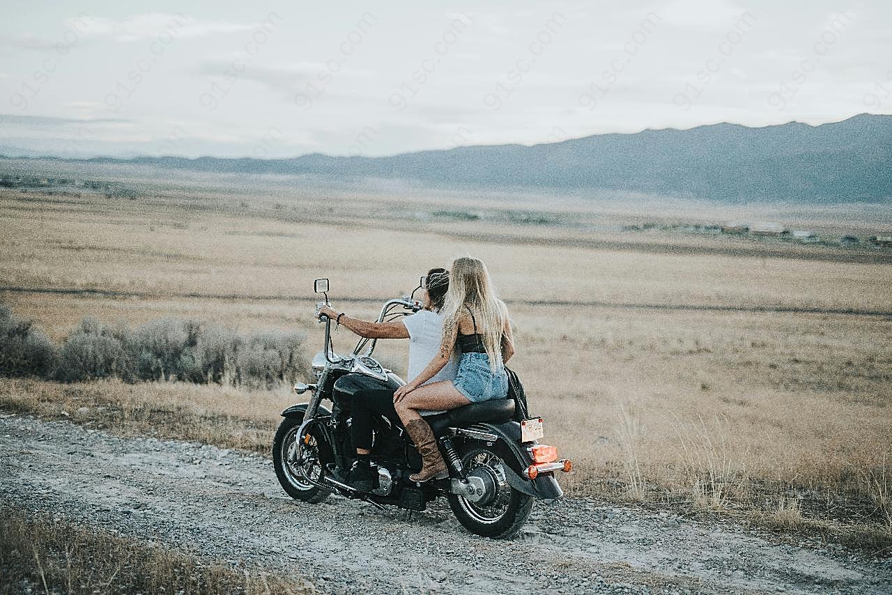 摩托车情侣背影图片摄影