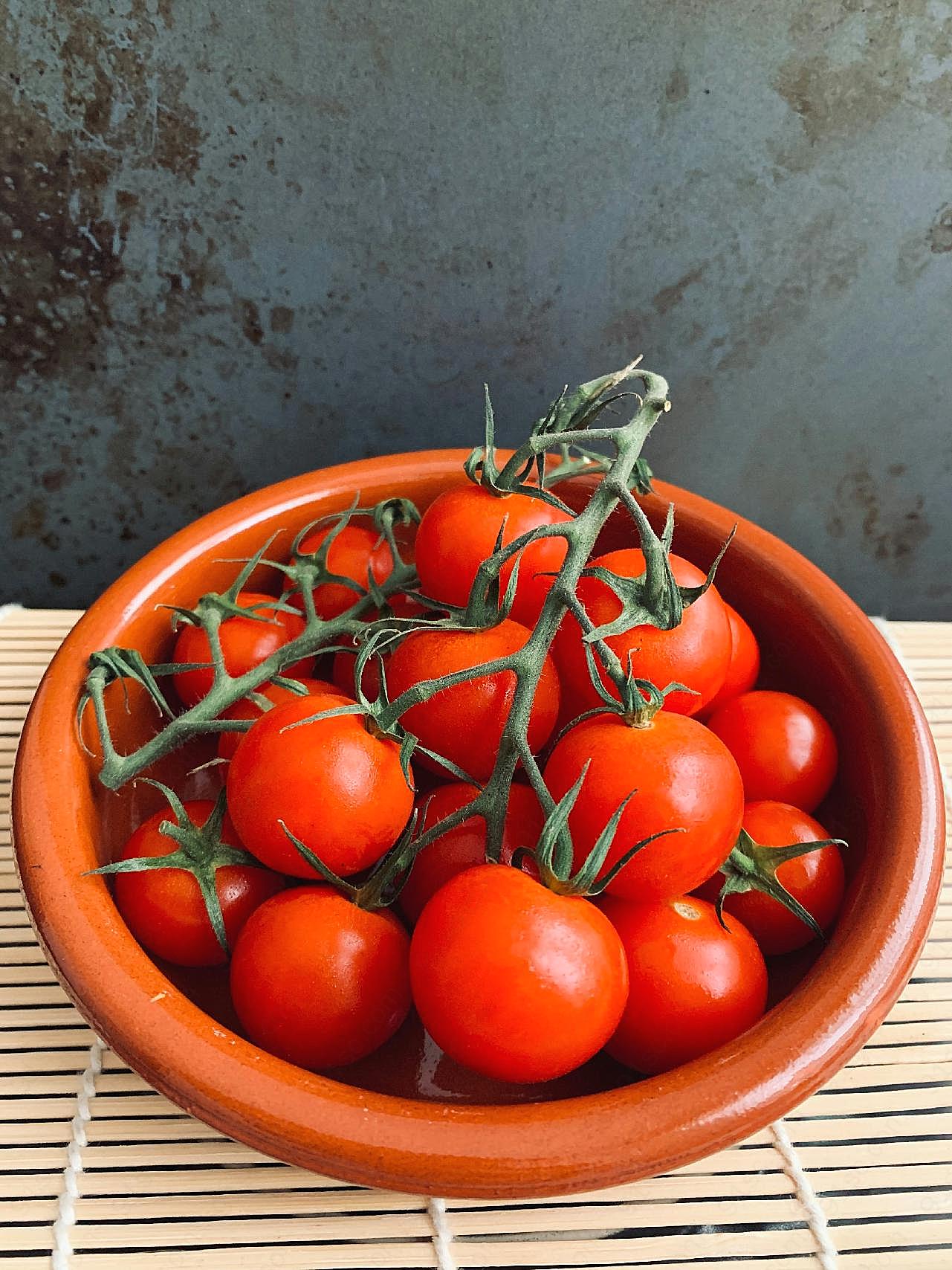 一碗美味西红柿图片生物摄影