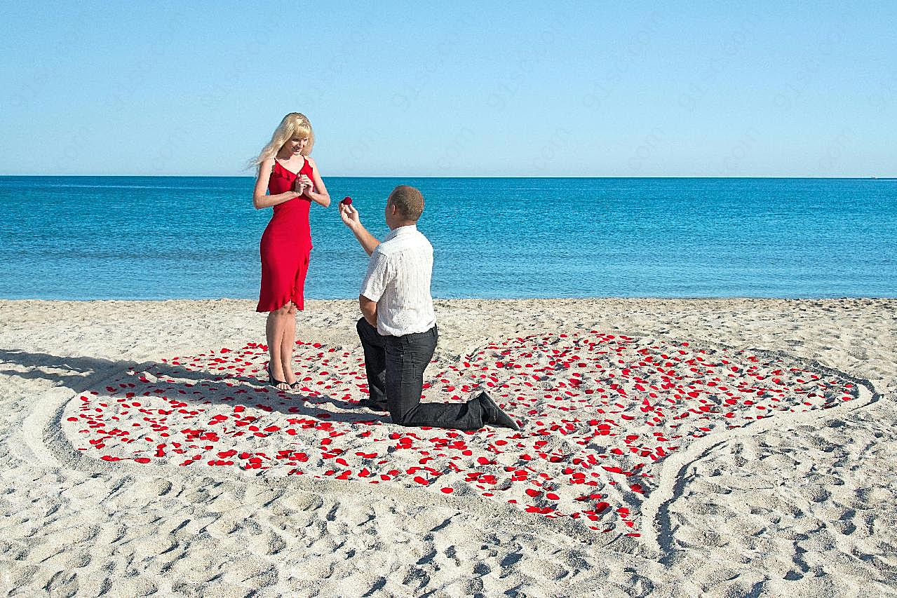 海边浪漫求婚图片人物速写