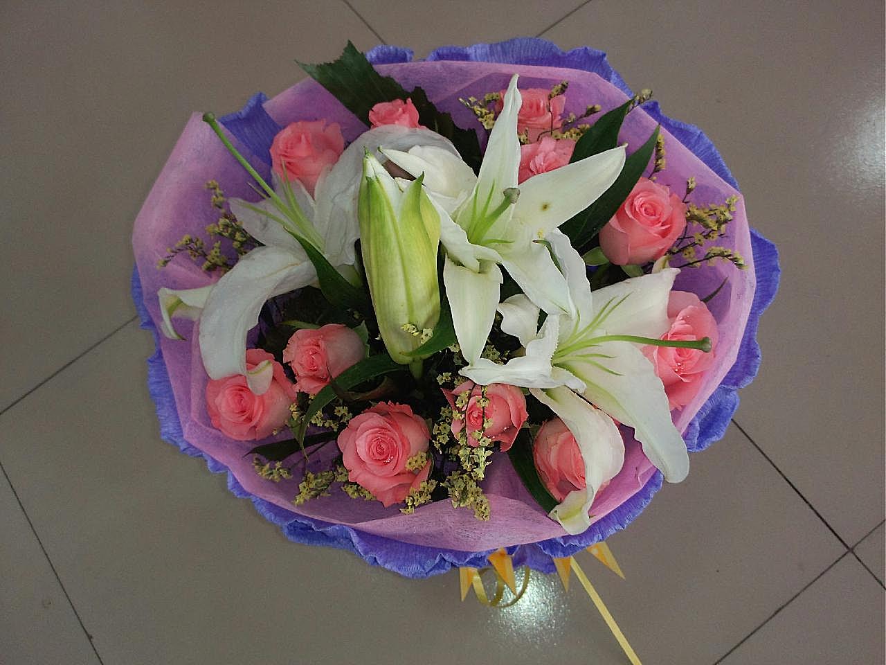 玫瑰束图片百合花