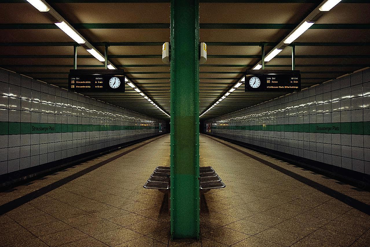 地下列车车站站台图片现代建筑