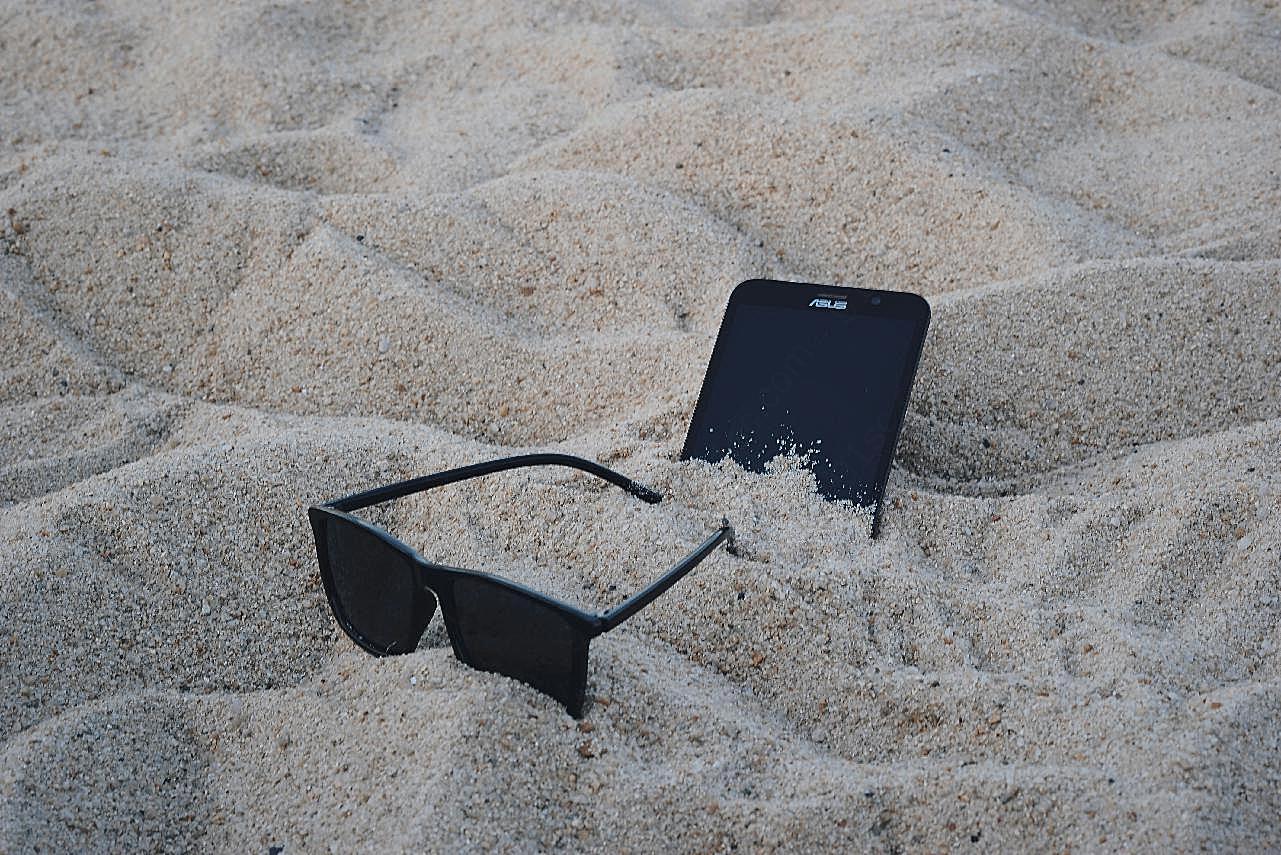 沙滩墨镜与手机图片摄影