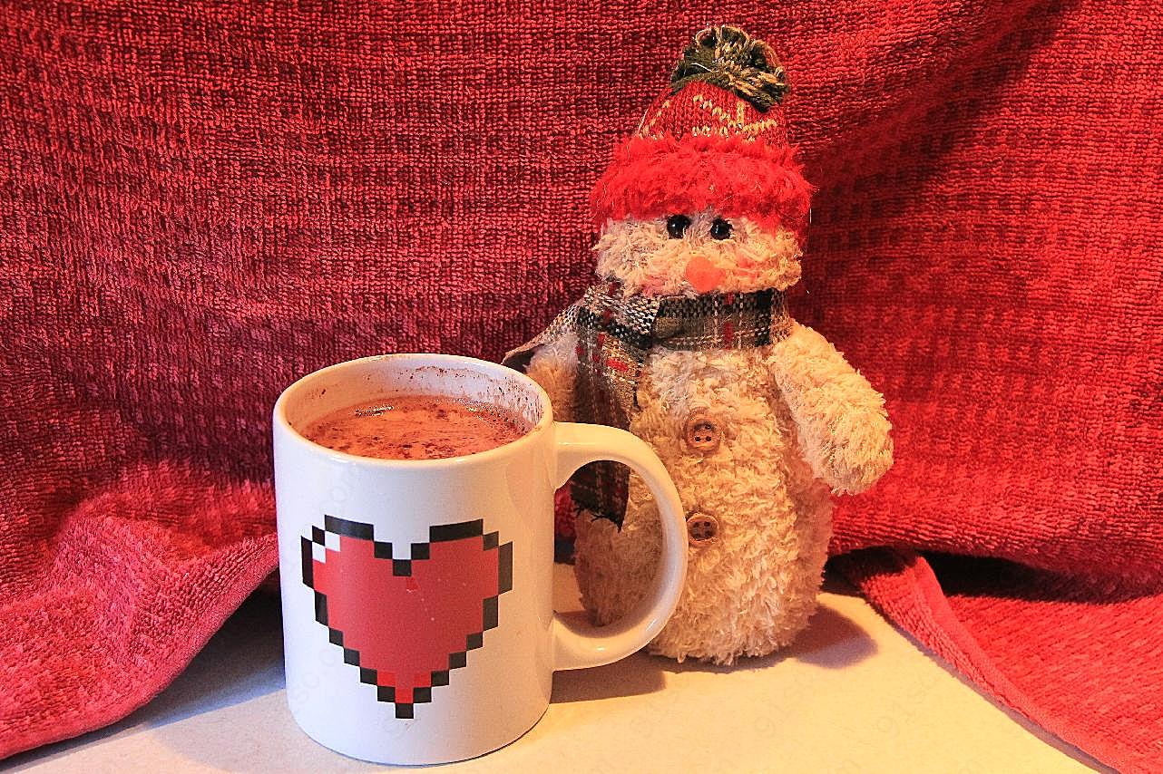 热巧克力与雪人玩偶图片美食