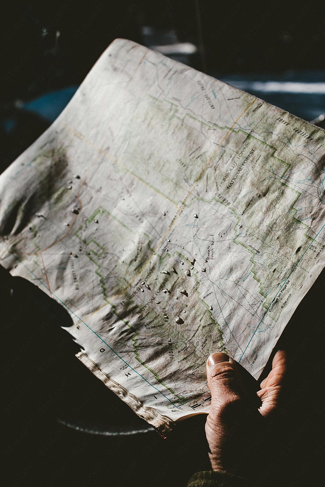 废旧破损纸质地图图片科技