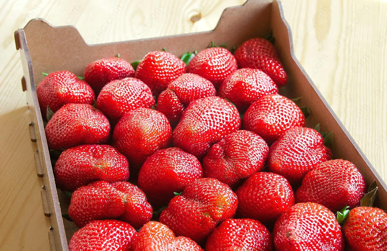 一箱草莓图片水果