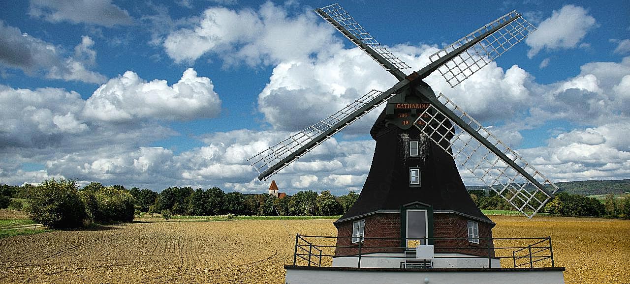 荷兰牧场风车图片现代摄影