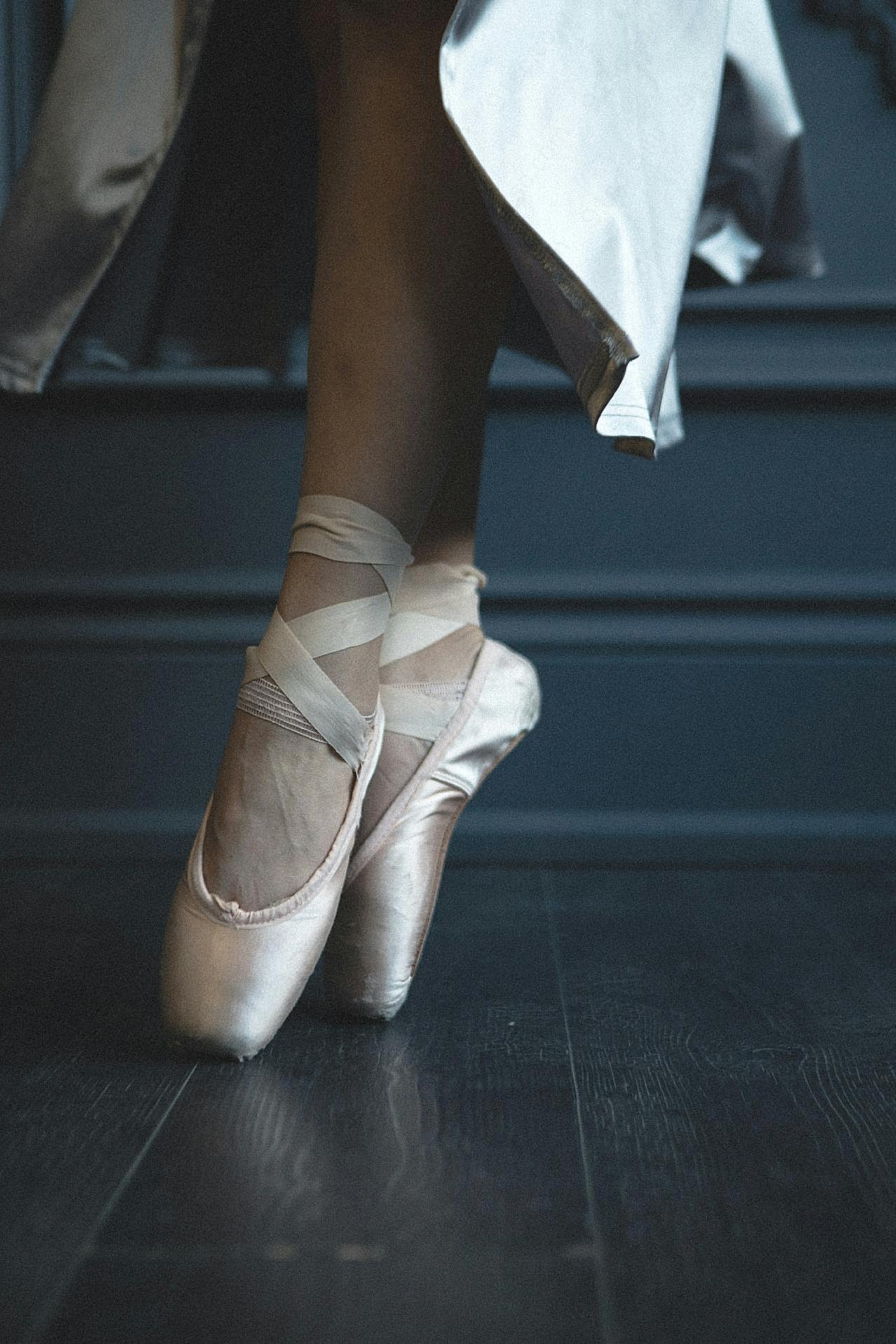 女孩跳芭蕾舞鞋图片人物速写