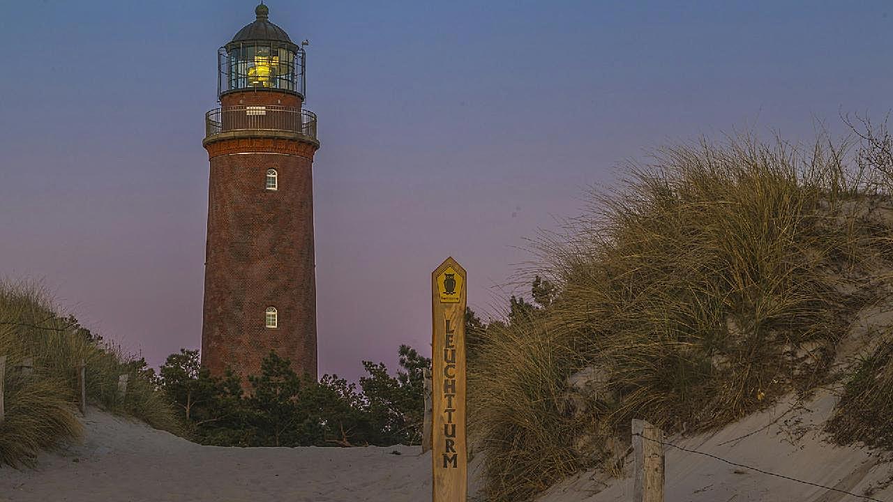 沙滩灯塔图片摄影