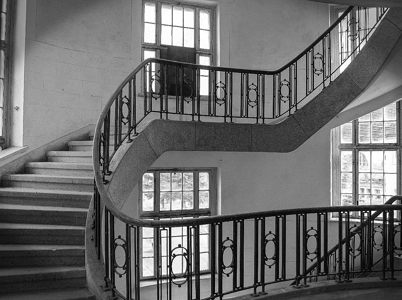 蜿蜒楼梯黑白图片摄影高清