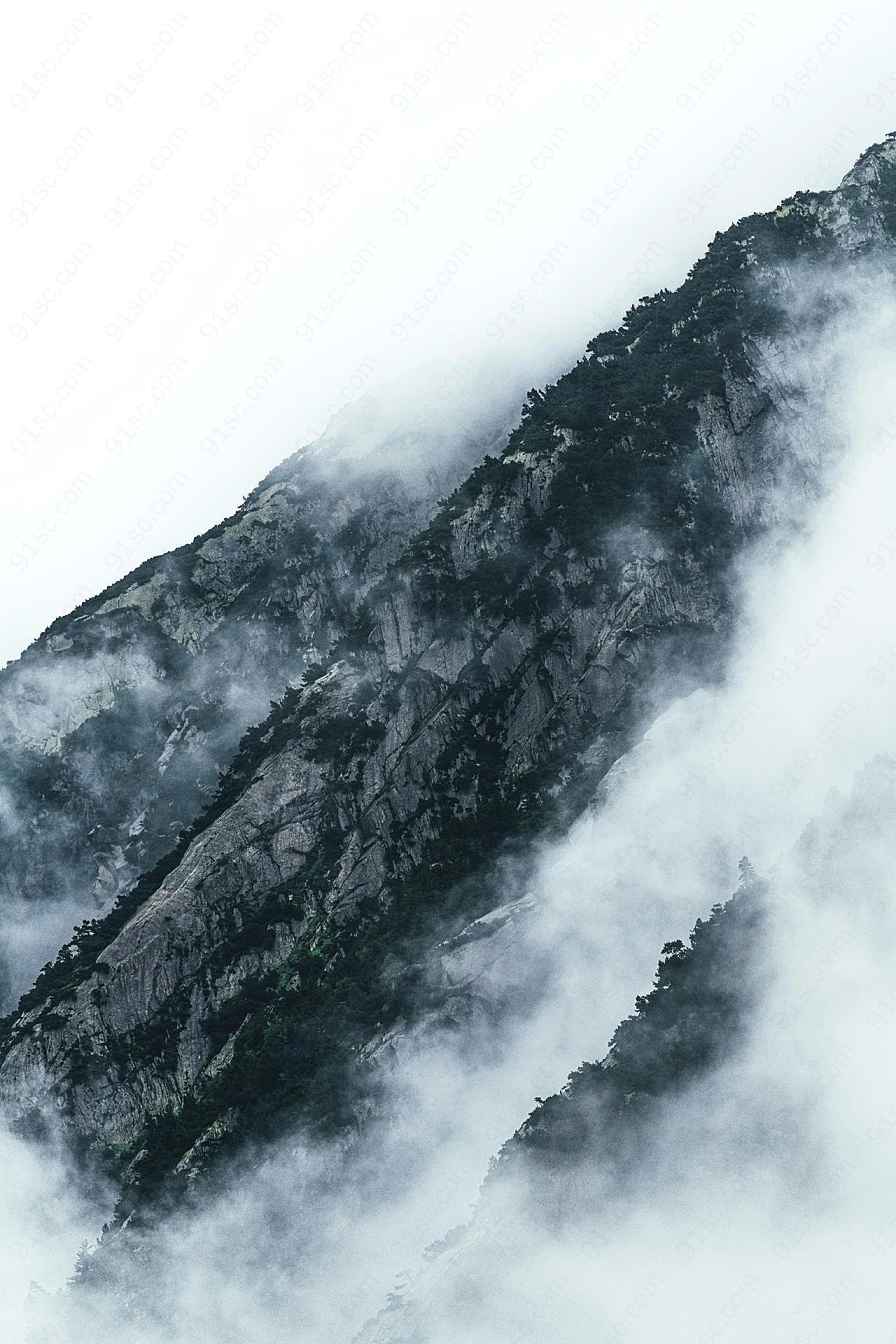 浓雾弥漫高山图片自然景观