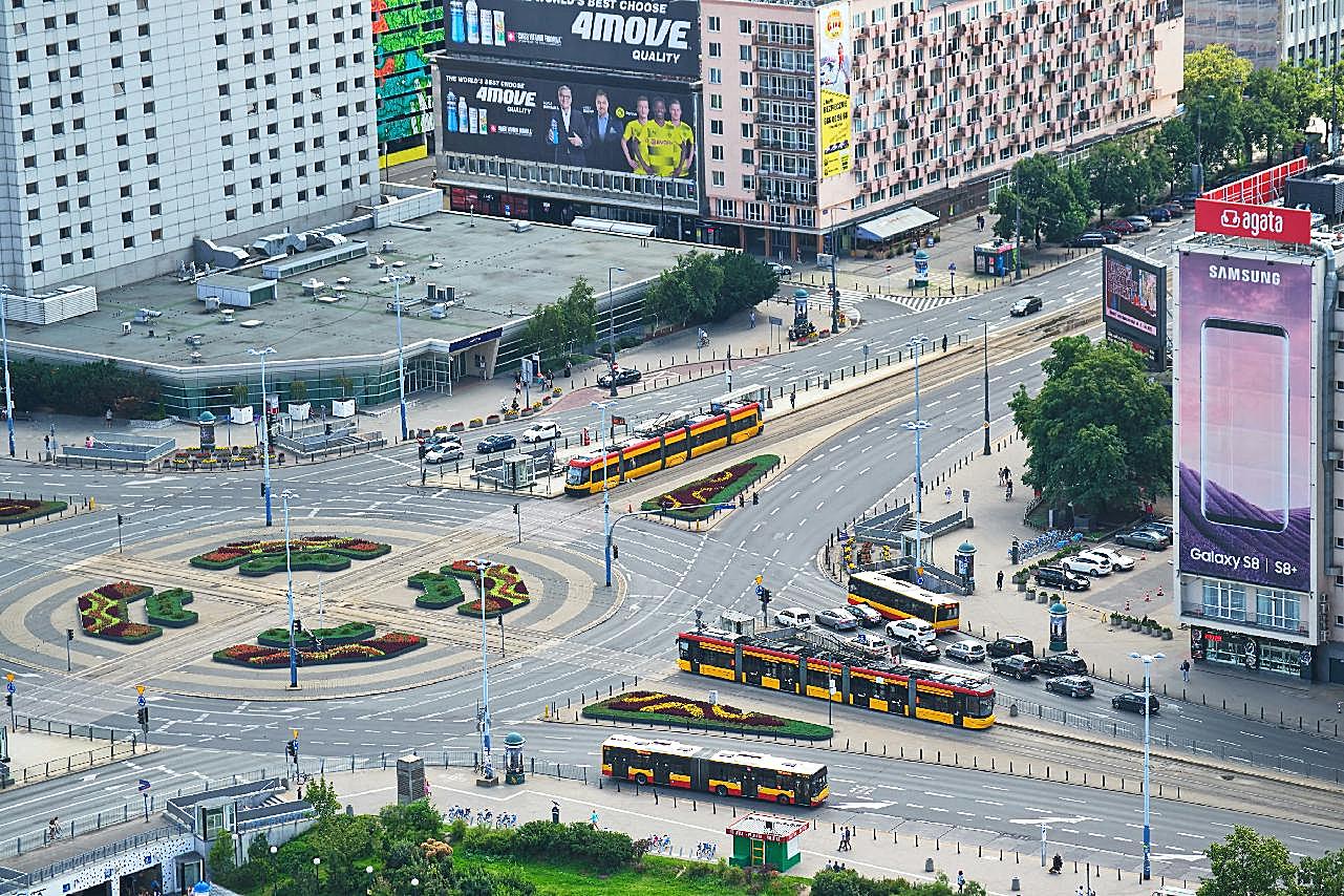 城市街道十字路口航拍图高清