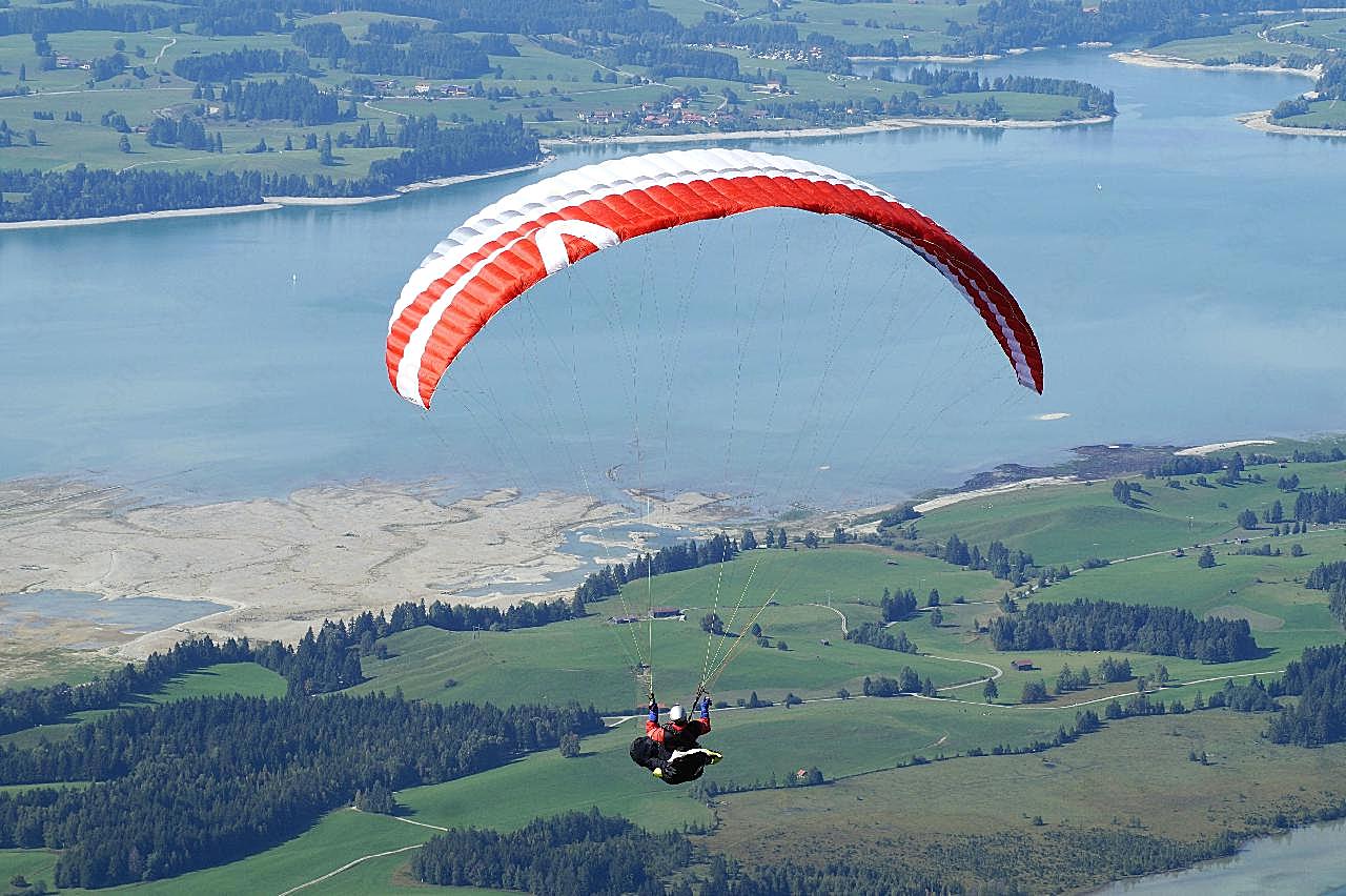 滑翔伞高空降落图片户外运动