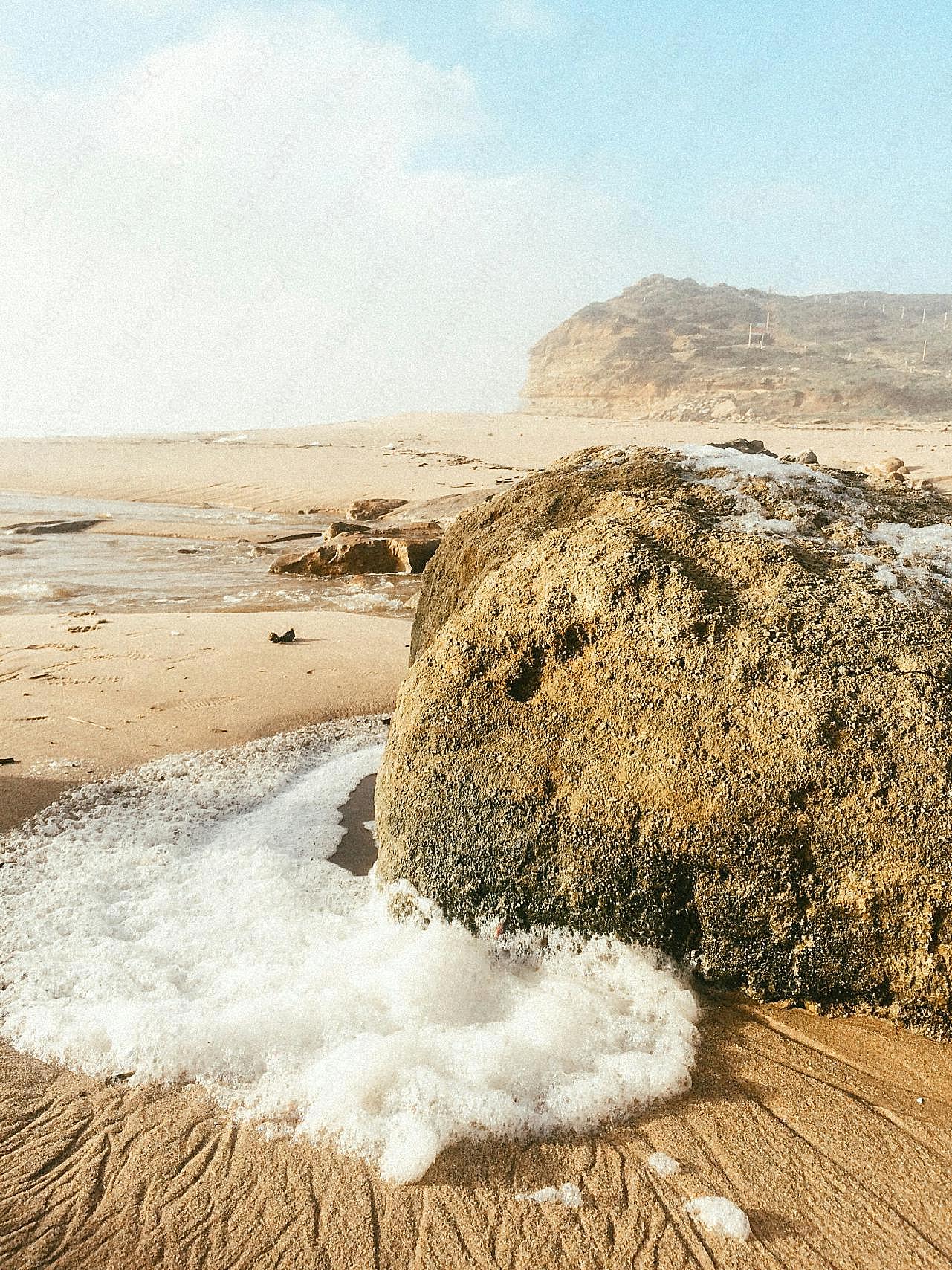 沙滩风化的石头图片高清摄影