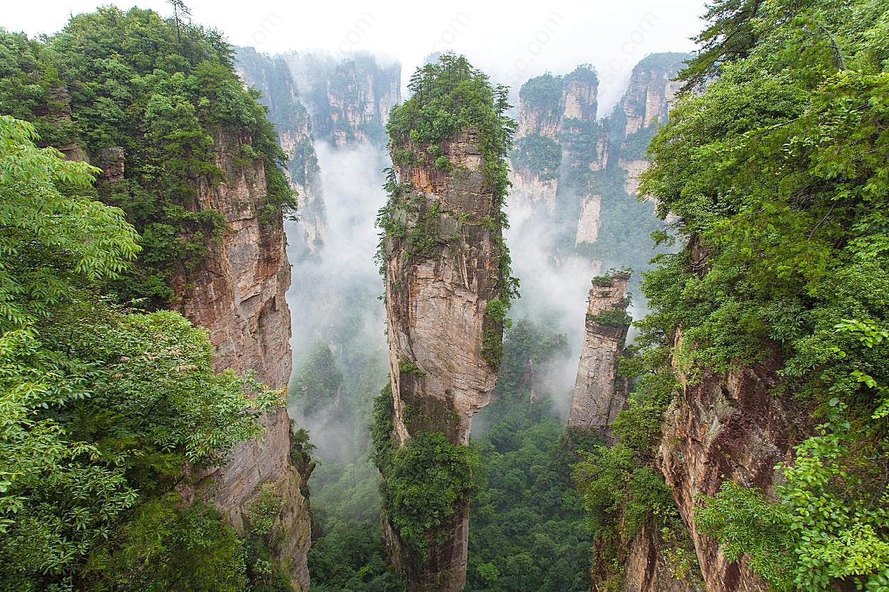 壮观的山峰美景图片高清