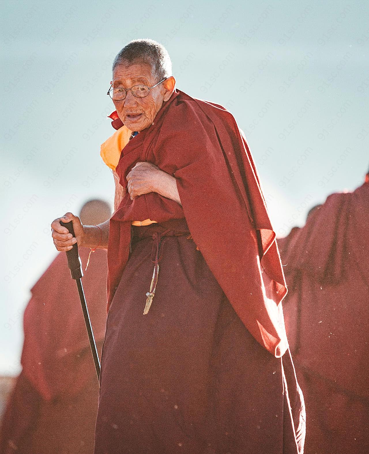 西藏老僧人图片高清摄影
