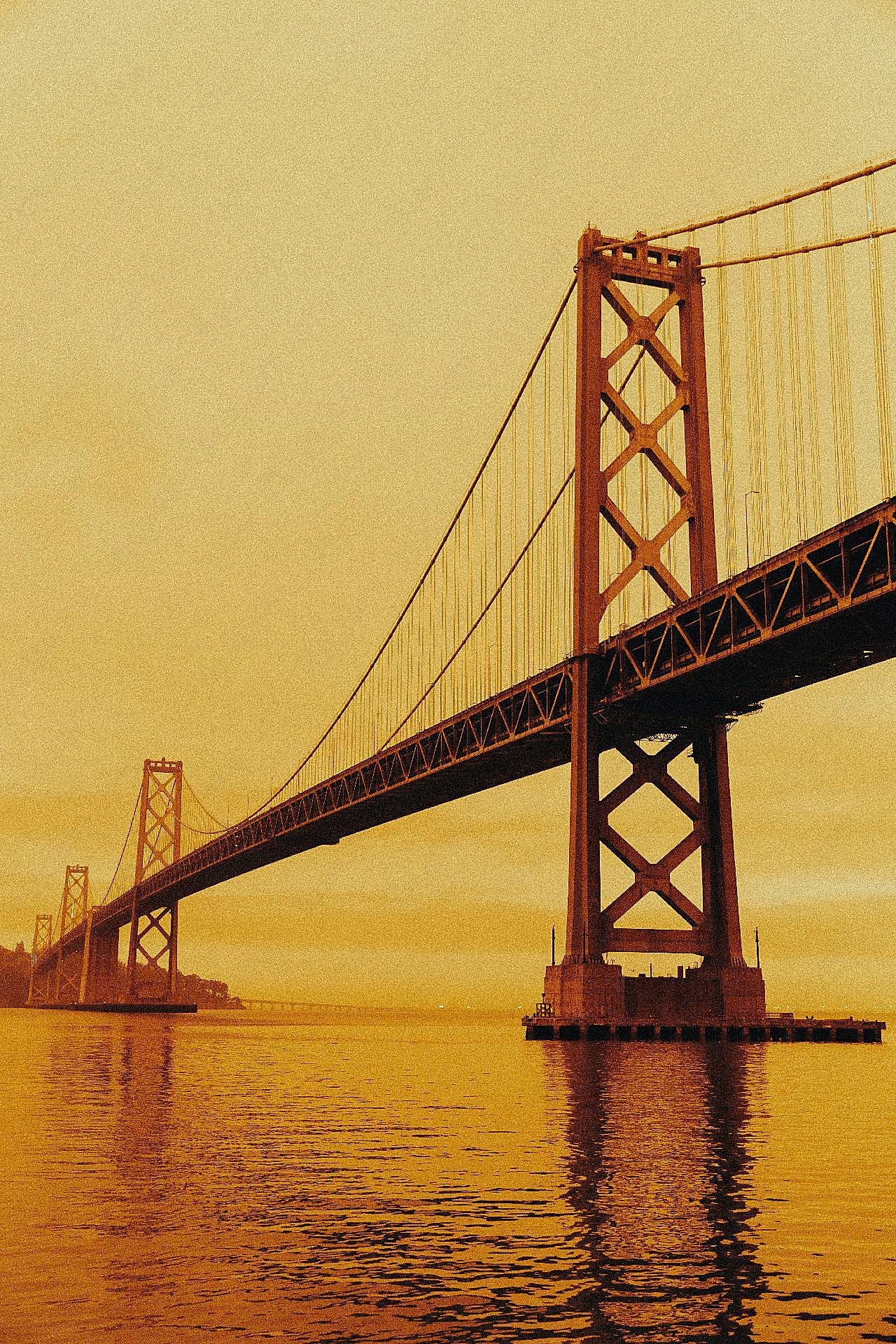 城市跨海吊桥图片现代建筑