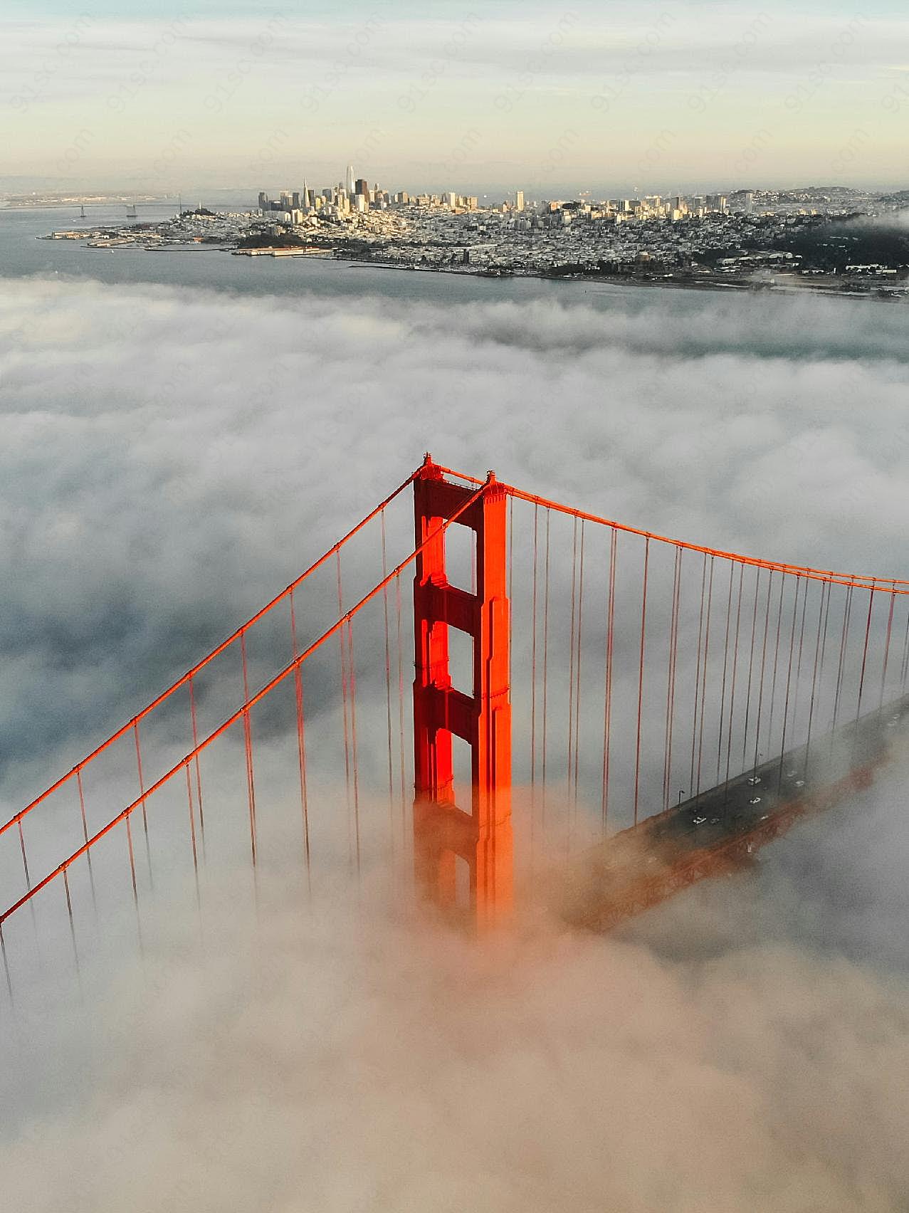 云雾缭绕大桥图片现代建筑