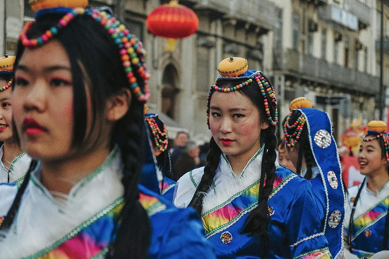 女性藏族服饰图片摄影高清