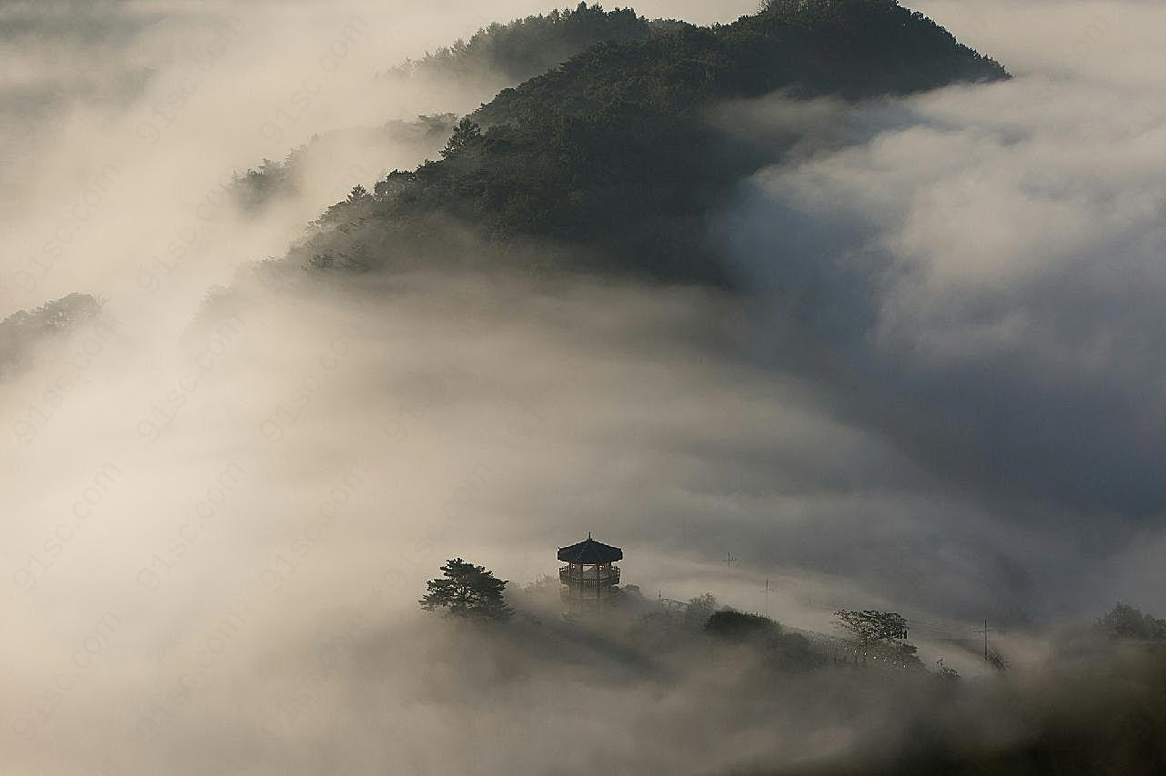 云雾缭绕的高山图片自然风景