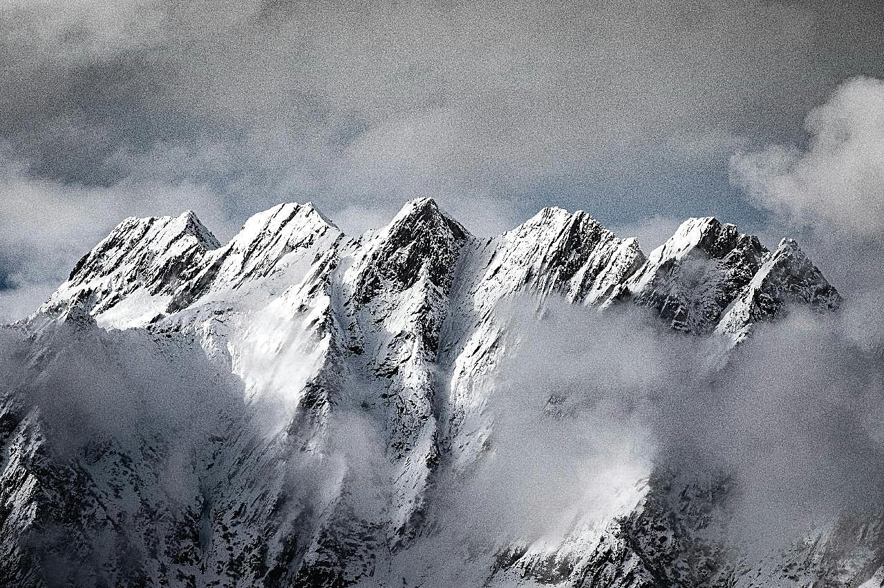 雪山山峰高清美景图片摄影景观