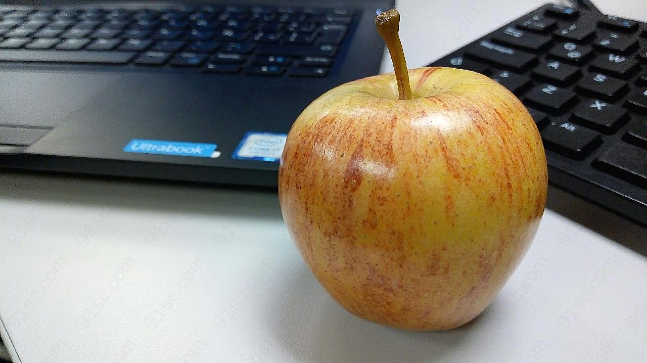桌面特写图片苹果