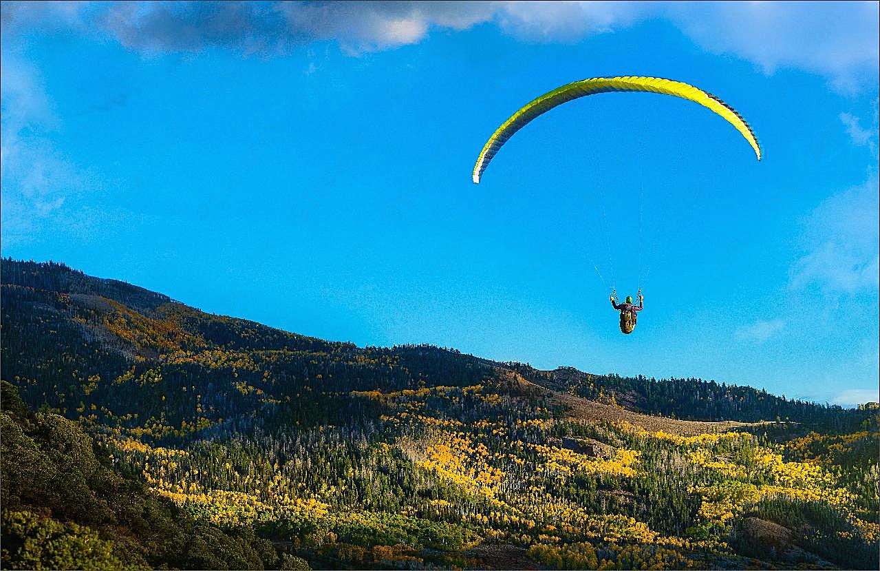 户外降落滑翔伞图片艺术