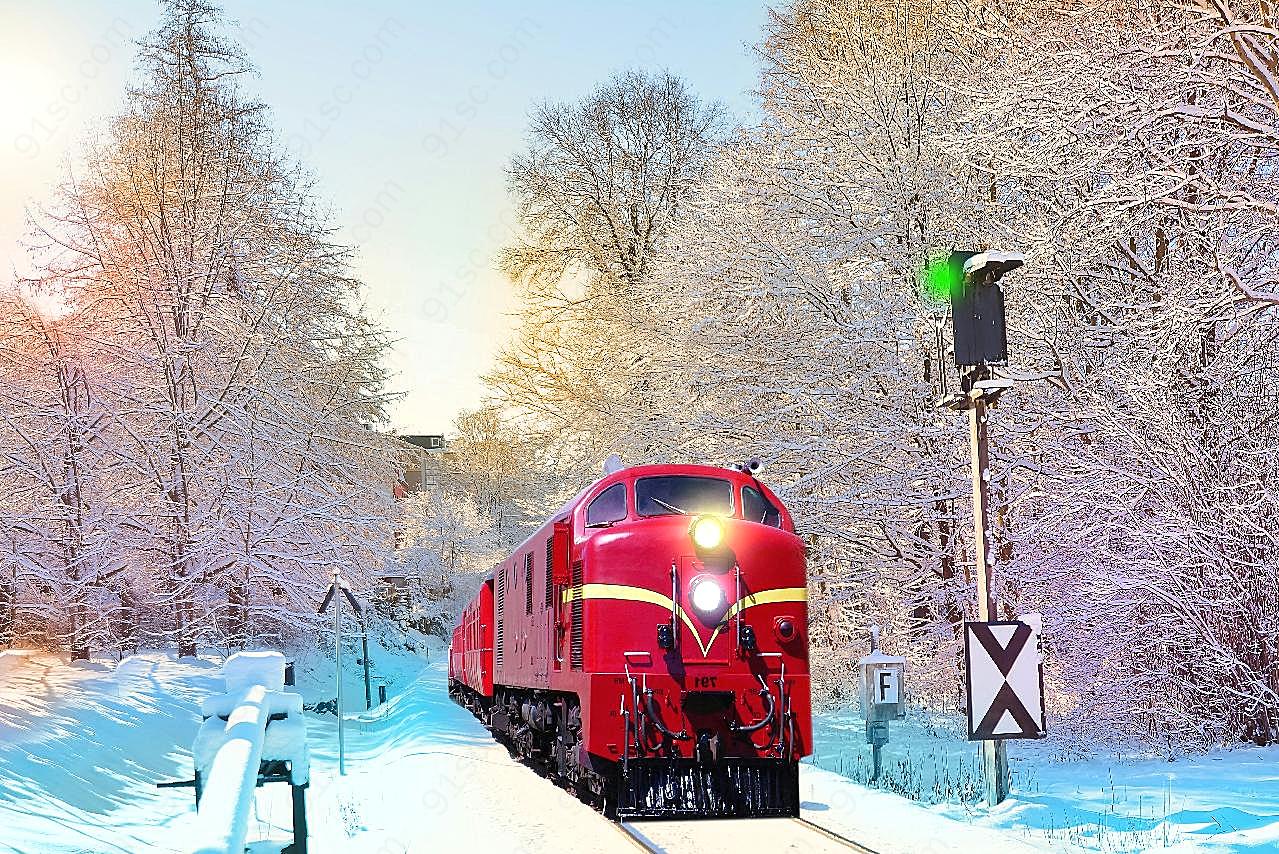 冬季雪地火车行驶图片高清