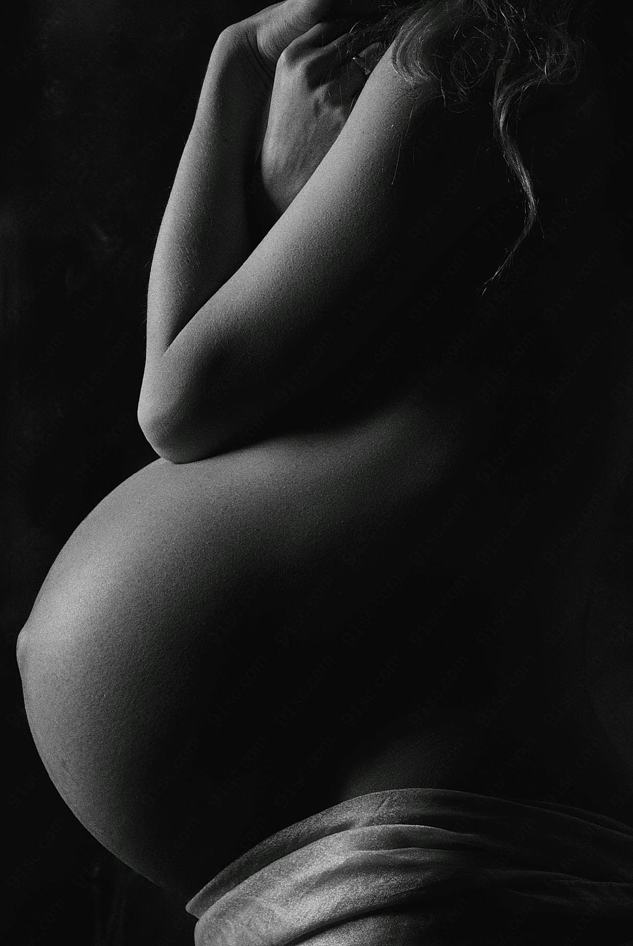 孕妇孕肚黑白照图片人物