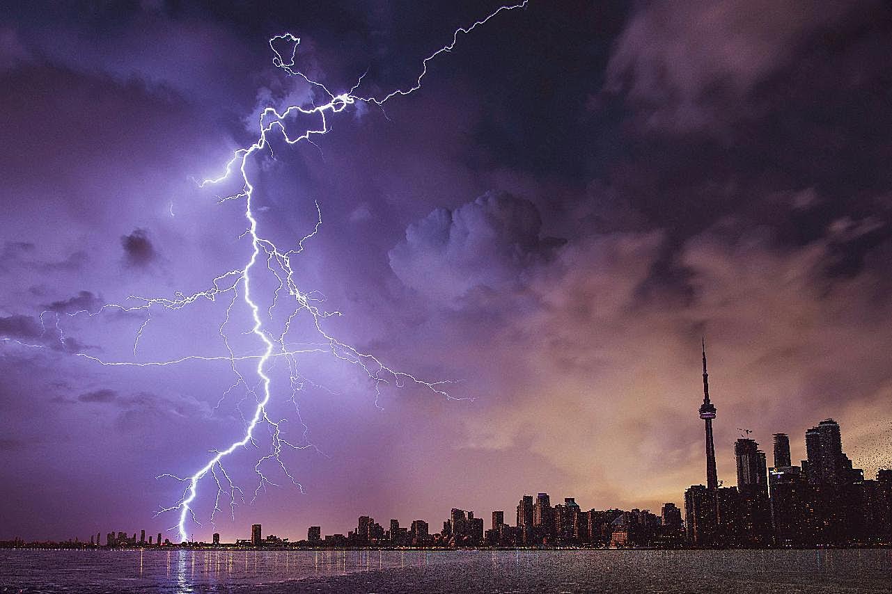 夜晚打雷闪电图片高清