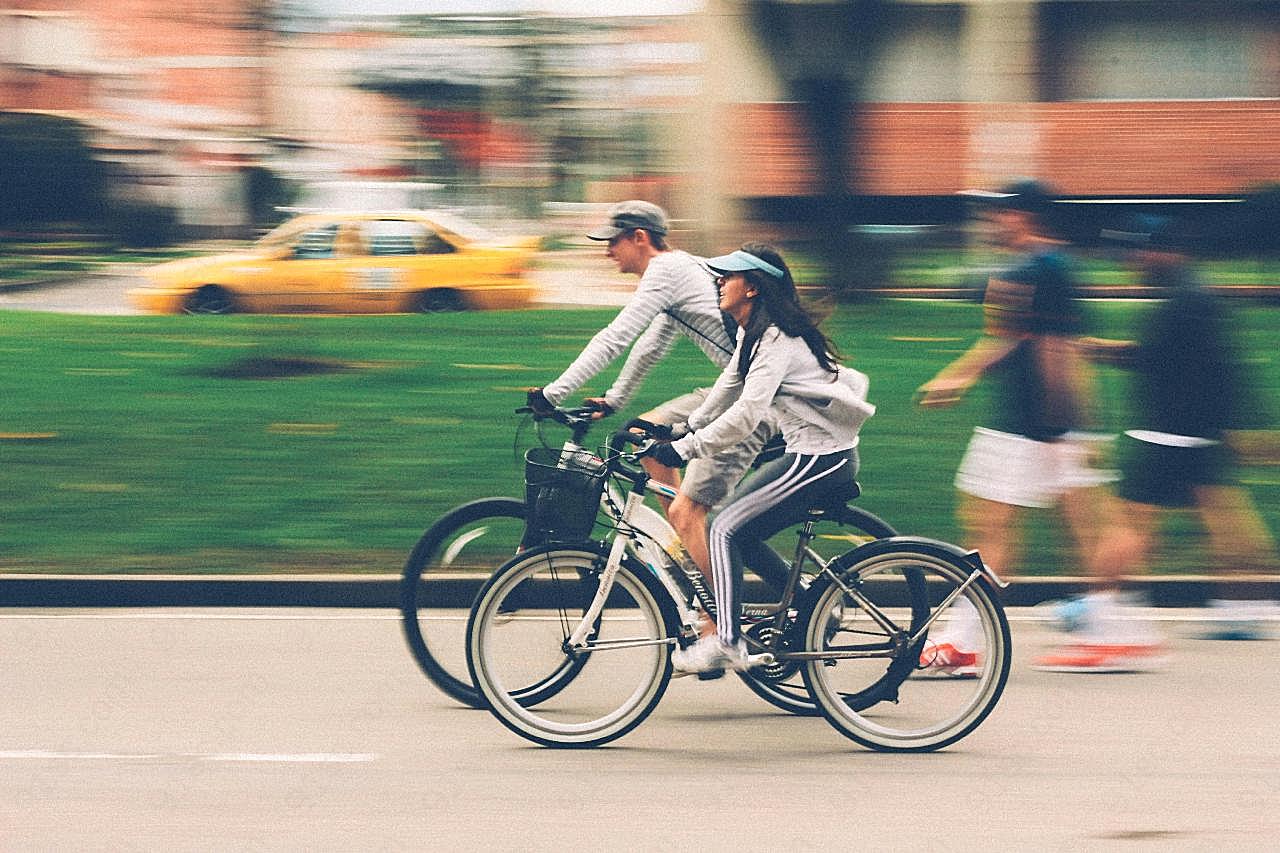自行车骑行照片人物速写