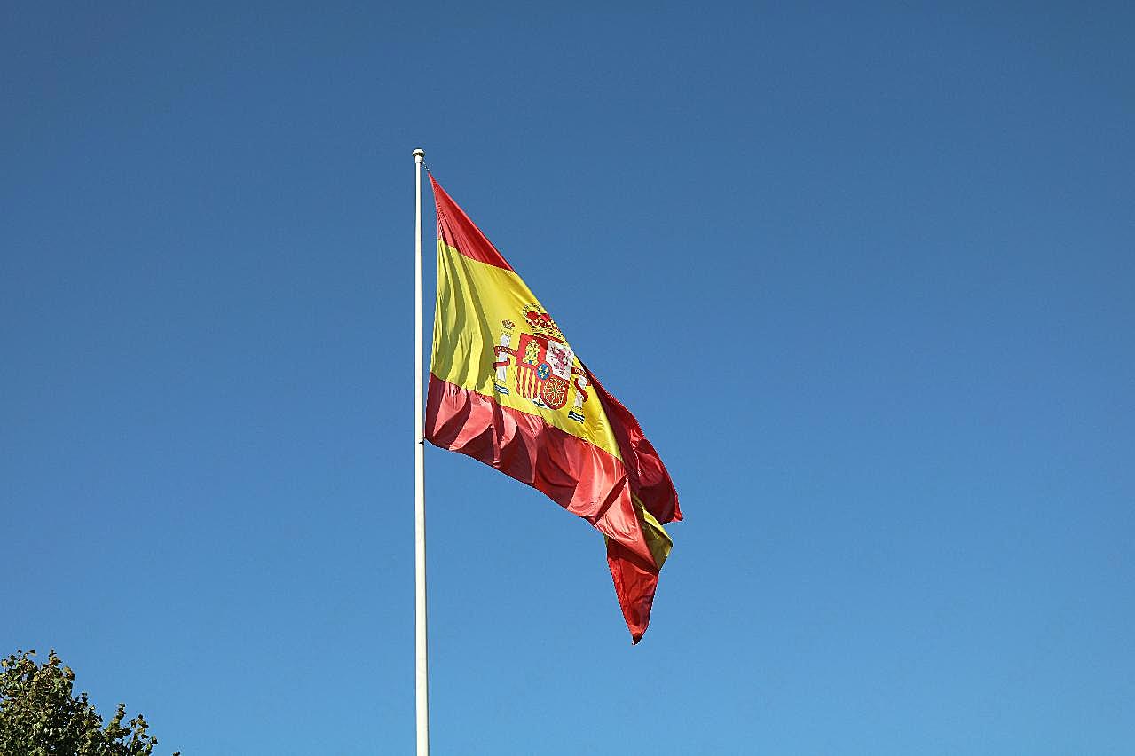 西班牙国旗飘扬图片摄影