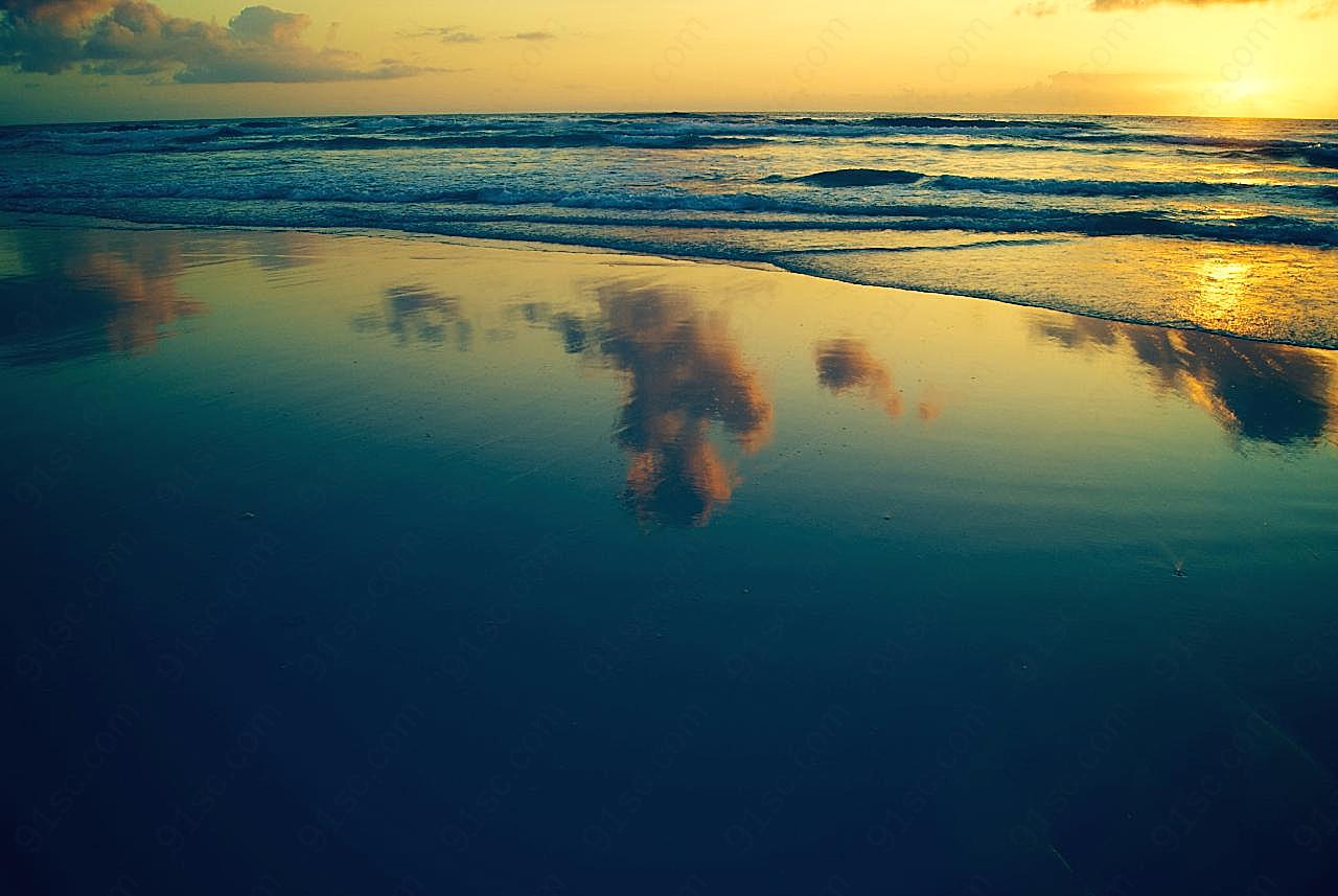 黄昏海滩唯美意境图片大海