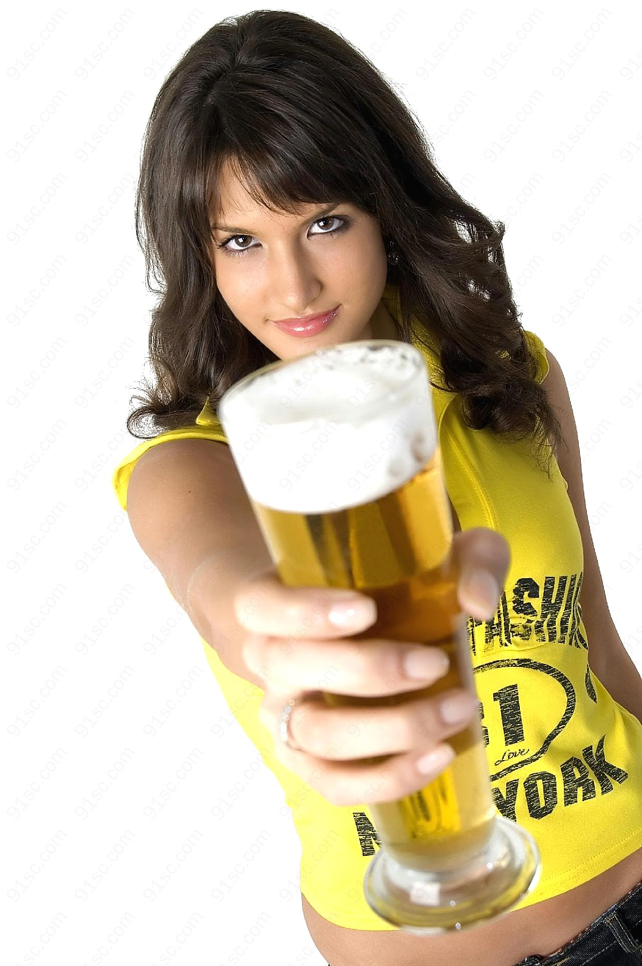 美女喝啤酒图片下载摄影