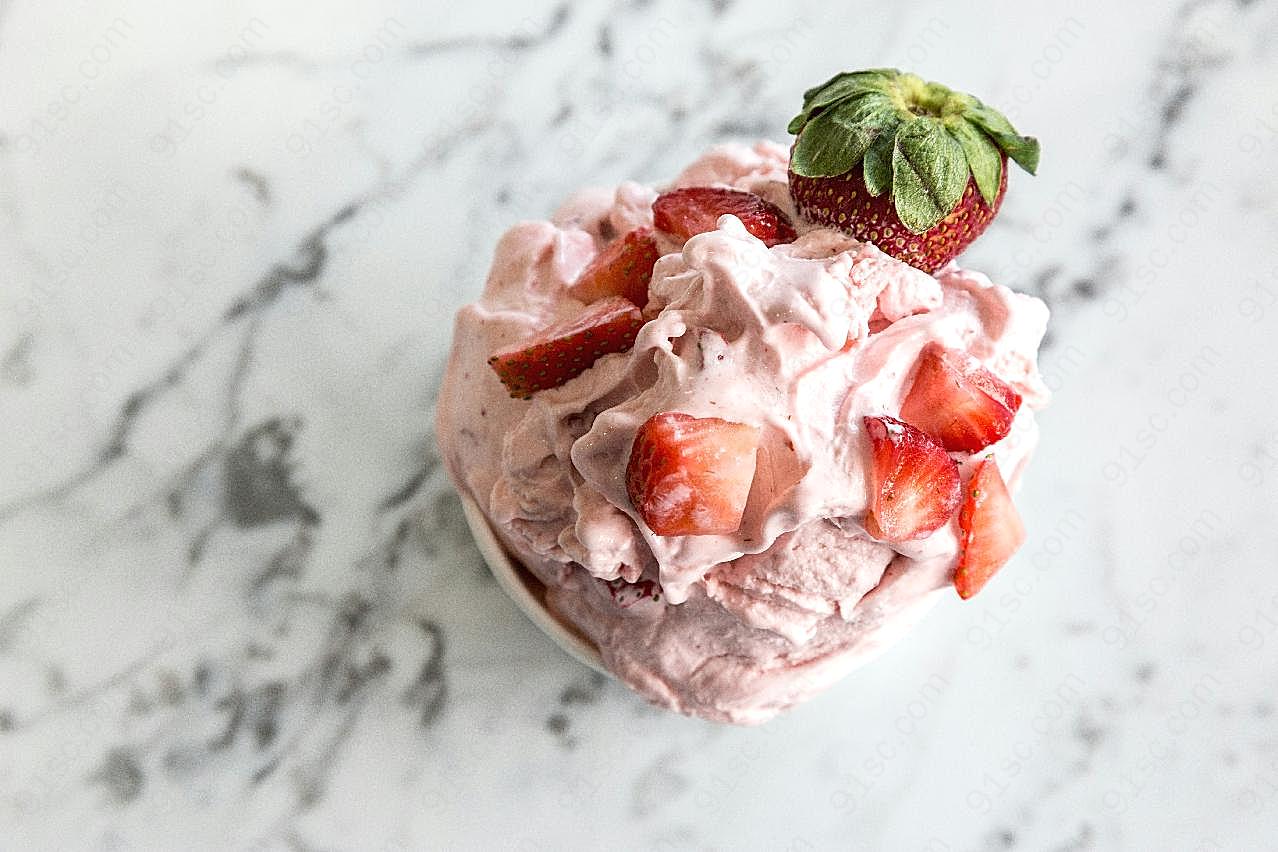 自制草莓冰淇淋图片摄影美食
