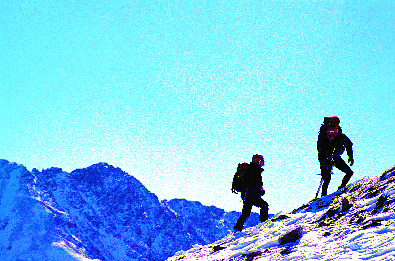 攀登雪山高峰的两个人图片摄影文化