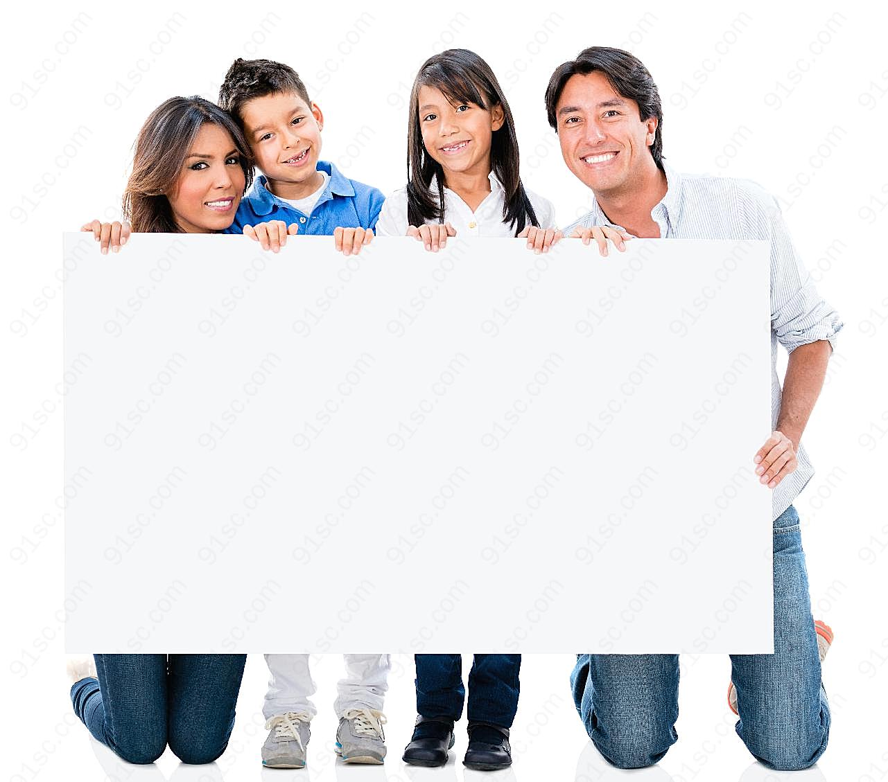 一家人举牌照无字素材图片人物摄影
