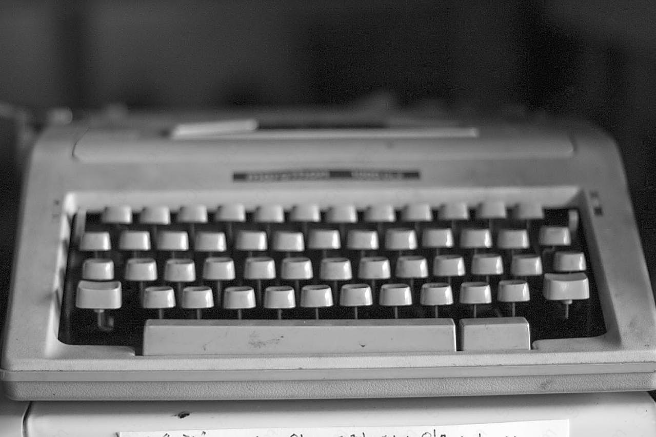 旧打字机图片现代