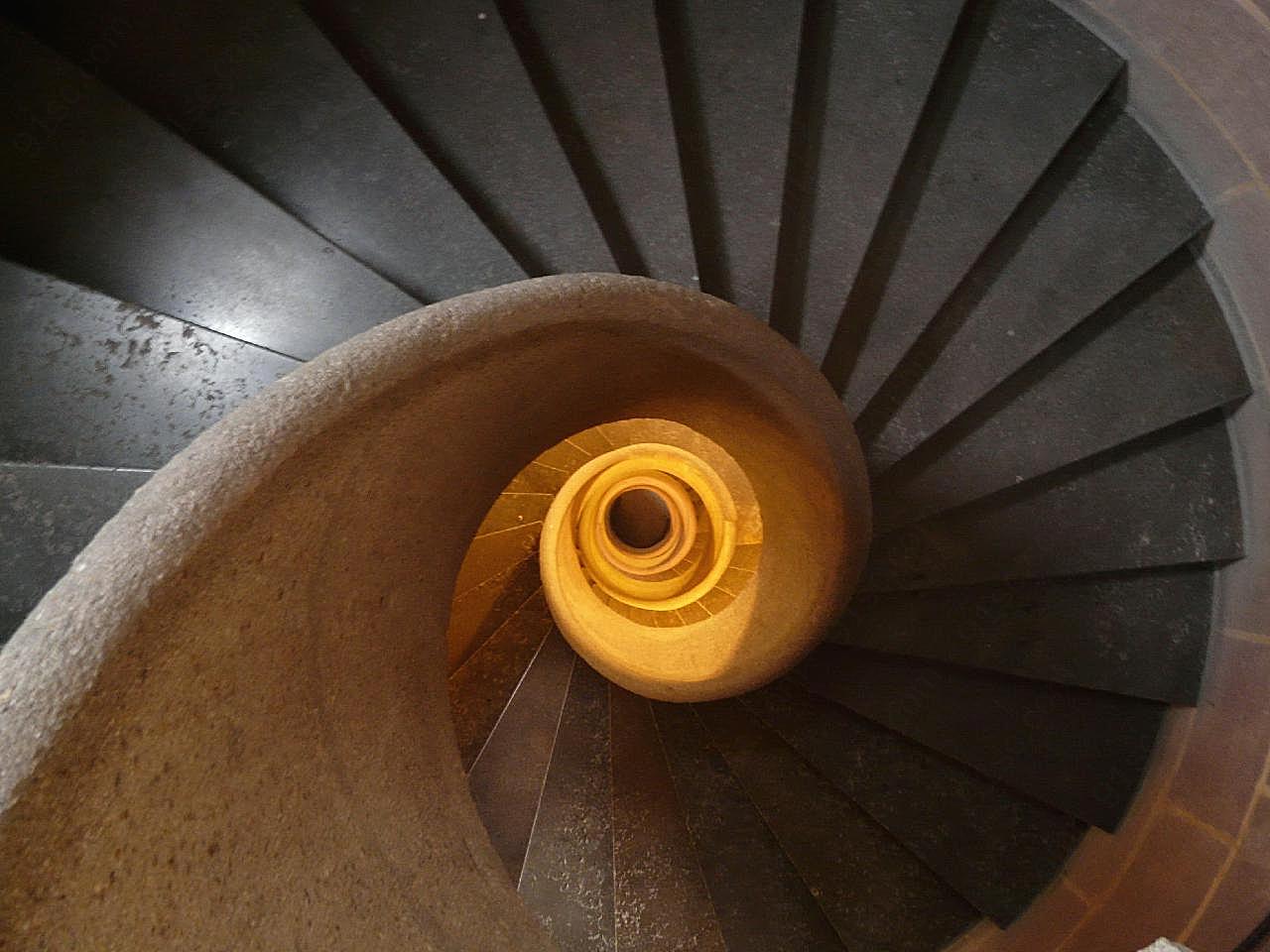 石质螺旋楼梯图片摄影