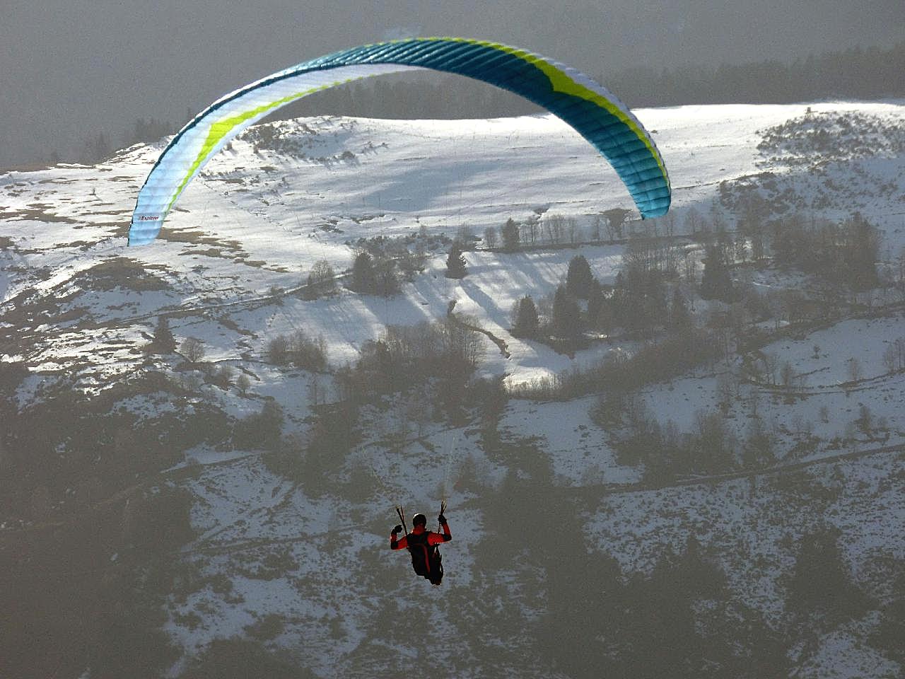 高地滑翔伞降落图片户外运动