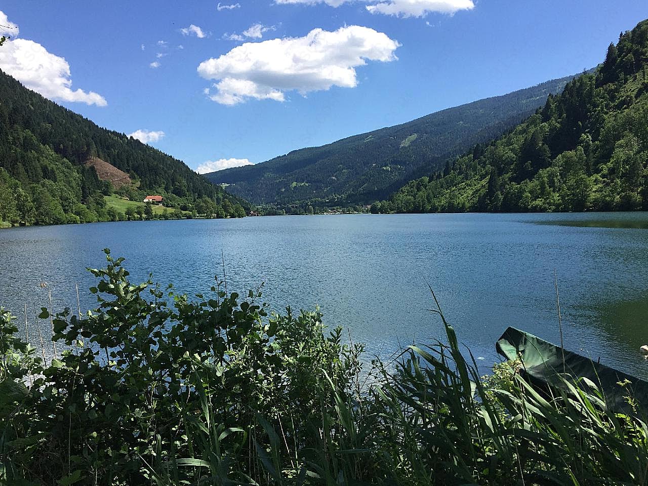 蓝天下湖泊风景图片湖泊图片