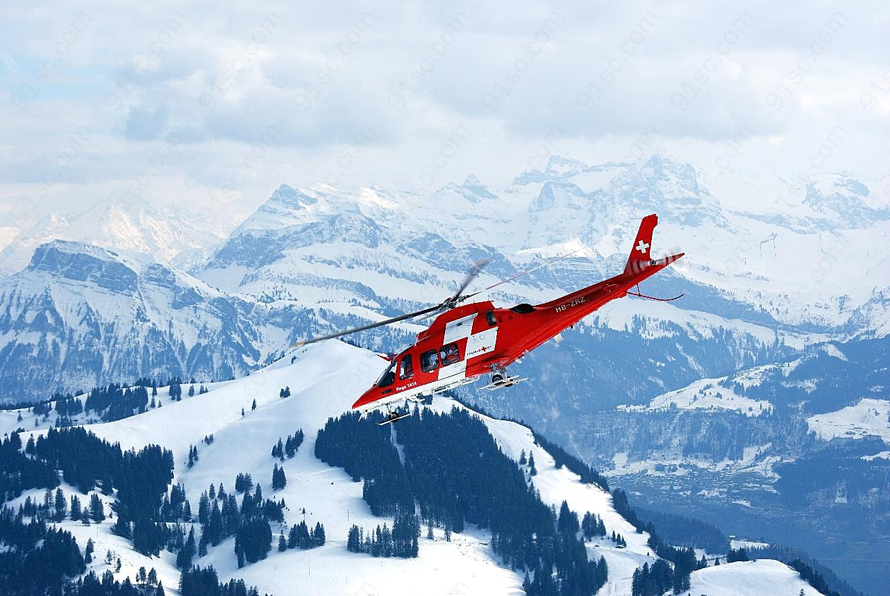 雪山上飞行飞机图片交通工具