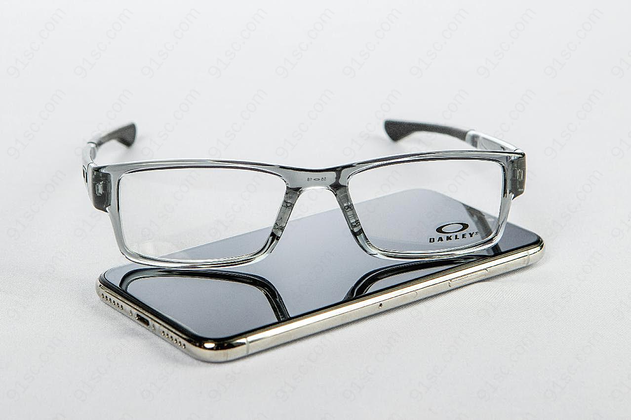 眼镜手机图片生活用品
