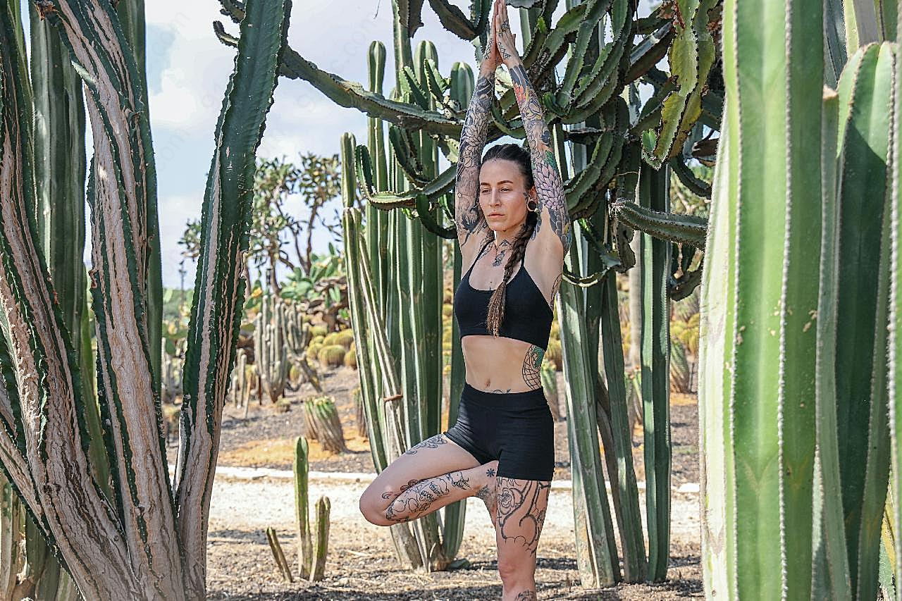 纹身美女练瑜伽图片人物摄影