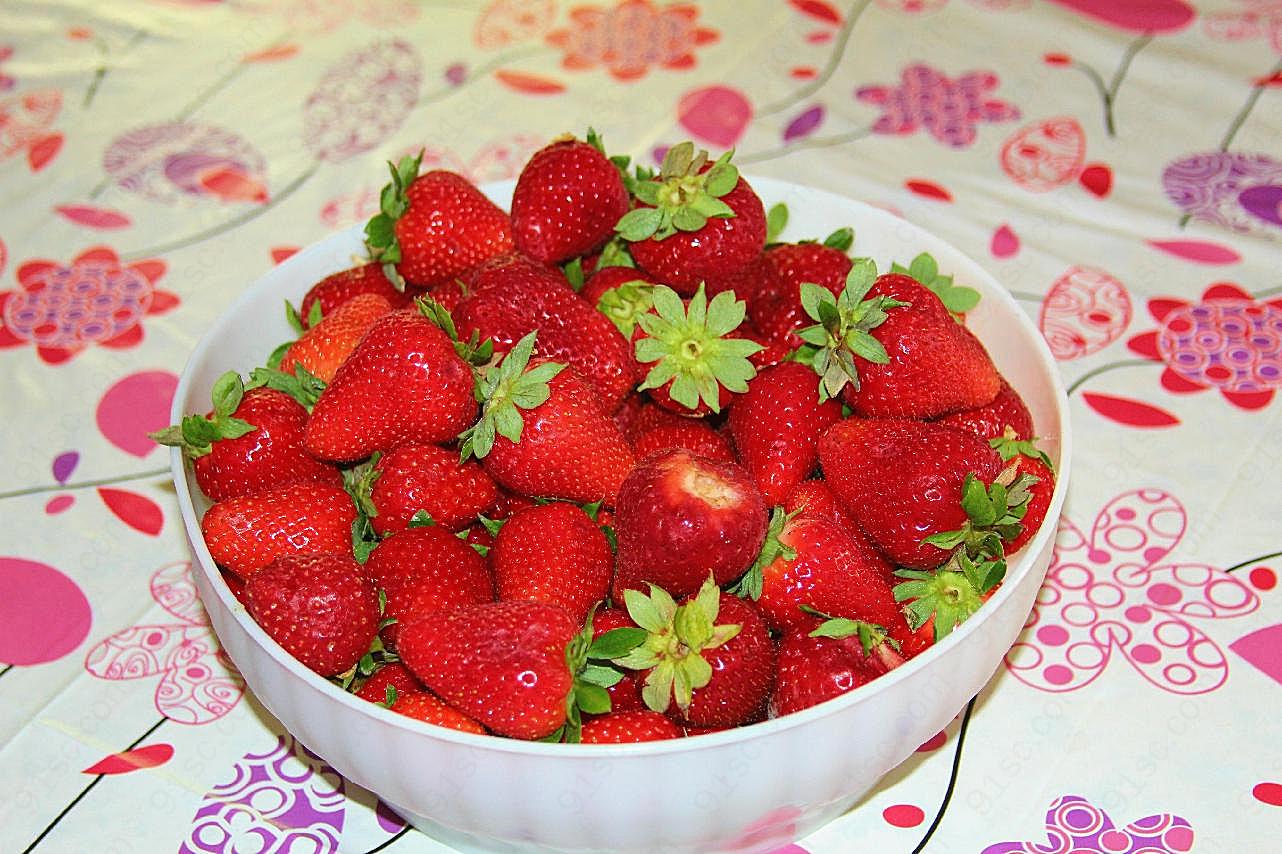 鲜红草莓图片水果