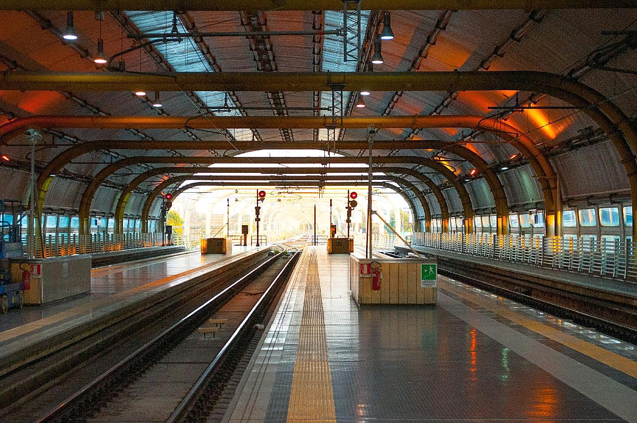 地铁车站站台图片现代建筑