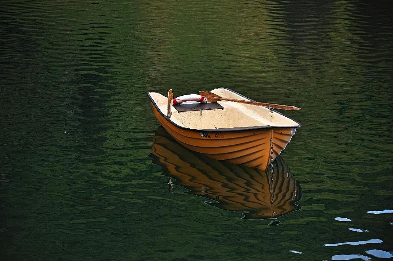 湖面小船只图片摄影交通
