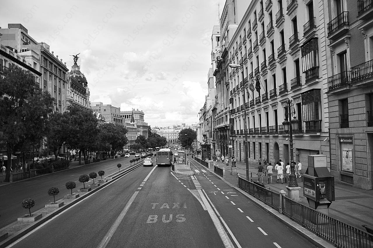 马德里街景黑白摄影图