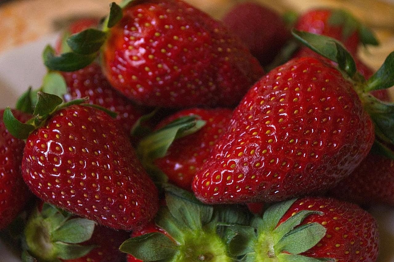 新鲜美味草莓图片高清摄影